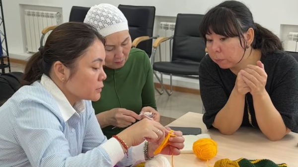 "ЖАН ЖЫЛУЫ” ВОЛОНТЕР-АНАЛАР КЛУБЫНЫҢ ШЕБЕРЛІК САҒАТЫ ЖАЛҒАСУДА